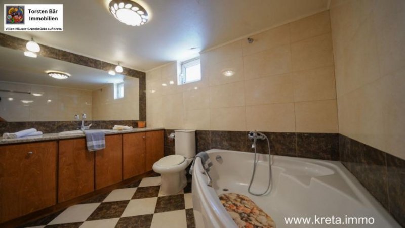 Kokkinos Pyrgos Kreta Kokkinos Pyrgos Eine atemberaubende Villa mit vier Schlafzimmern und fantastischem Meerblick, die nur wenige Gehminuten